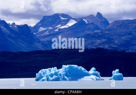 Les icebergs près de glacier Upsala. Lago Argentino. Le Parc National Los Glaciares. Province de Santa Cruz. La Patagonie. L'Argentine. Banque D'Images