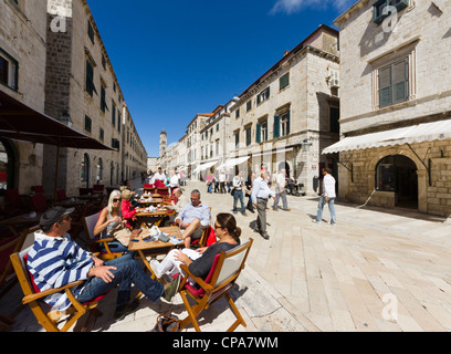 Dubrovnik, Croatie - Placa ou Stradun (carré ou rue) la principale rue piétonne de la vieille ville fortifiée. Banque D'Images