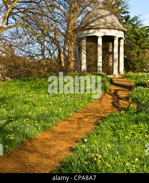 Crépuscule au Temple d'Eole une folie classé grade 2 par Decimus Burton Royal Botanic Gardens Kew London angleterre Europe Banque D'Images