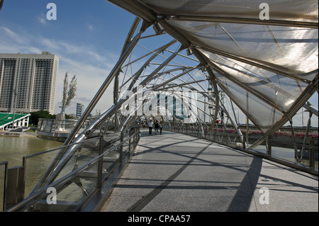 Pont suspendu de Helix, Marina Bay, Singapour. Banque D'Images