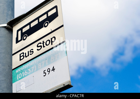 Un arrêt de bus à Cornwall pour l 594 route de Dungarvan à Bude Banque D'Images