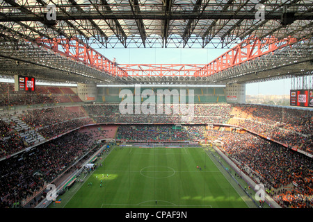 Le San Siro lors d'un match de football du Milan AC Banque D'Images