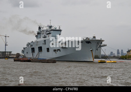 Le HMS Ocean accosté à Greenwich, Mai 2012 Banque D'Images