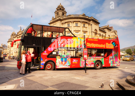 Visite de la ville en bus la ville de Bath, Somerset, Angleterre Banque D'Images