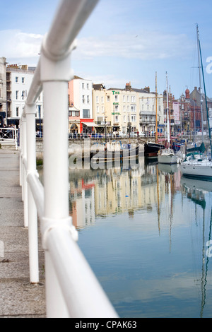 Bateaux dans le port de Ramsgate Kent England Banque D'Images