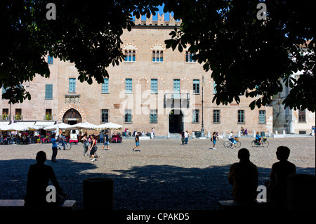 L'Italie, Mantova, place Sordello, le palais Castiglioni Banque D'Images