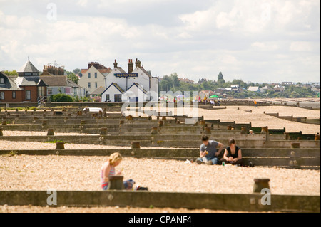 Aux personnes bénéficiant d'une plage de Whitstable, Kent UK, Vieux Neptune, Pub Banque D'Images