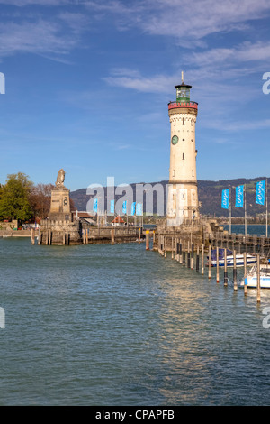 Lindau, port, lion bavarois, phare, Bavière, Allemagne Banque D'Images