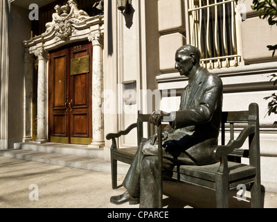 Statue de Lech Kaczynski devant le consulat général de Pologne à Murray Hill, New York, États-Unis Banque D'Images