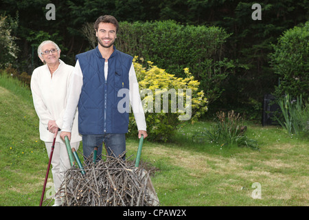 Fils avec cerceuils poussant Banque D'Images