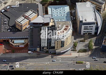 Vue aérienne de St Peters Street , Skyline Apartments, Playhouse, centre-ville de Leeds Banque D'Images