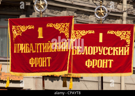 Le défilé des anciens combattants de la Seconde Guerre mondiale sur la Perspective Nevsky, à Saint-Pétersbourg, Russie, le 9 mai 2012. Banque D'Images