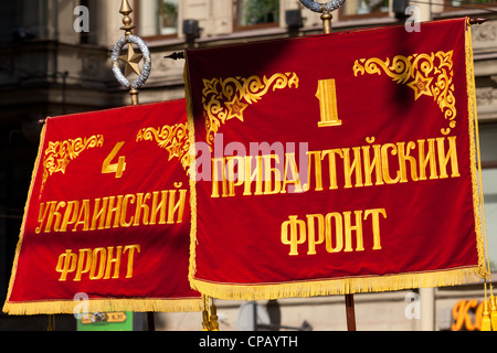 Le défilé des anciens combattants de la Seconde Guerre mondiale sur la Perspective Nevsky, à Saint-Pétersbourg, Russie, le 9 mai 2012. Banque D'Images