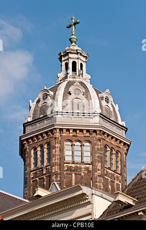 AMSTERDAM, PAYS-BAS - 07 MAI 2012 : le dôme de Sint Nicolaaskerk dans la région de Nieuwe Zijde Banque D'Images