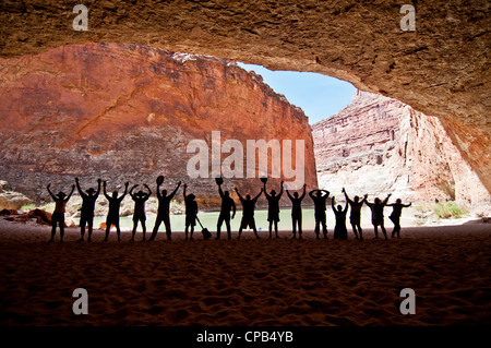 Parti en rafting dans le canyon Marble Redwall Cavern dans le Parc National du Grand Canyon AZ Banque D'Images