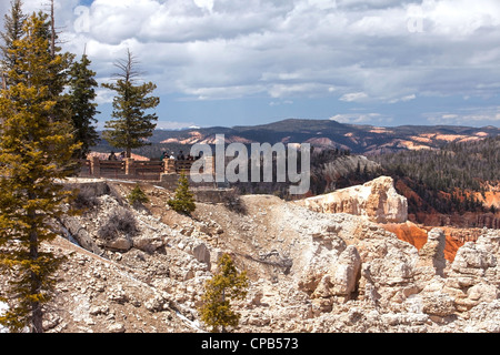 Bryce Canyon National Park, Utah. Les formations de grès dans le désert. Raviver la photo. Banque D'Images