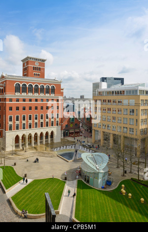 Brindleyplace en été soleil, Birmingham, Angleterre Banque D'Images