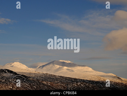 Le groupe de Ben Lawers, snow-capped dans lumière pommelé, Perthshire, Écosse Banque D'Images