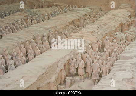 Une vue à l'intérieur no pit1 montrant des rangées de soldats de l'Armée de terre cuite. Banque D'Images