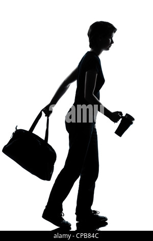 Portrait d'un jeune adolescent d'ossature school girl walking in studio pleine longueur découper isolé sur fond blanc Banque D'Images