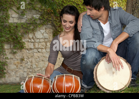 Couple avec batterie Banque D'Images