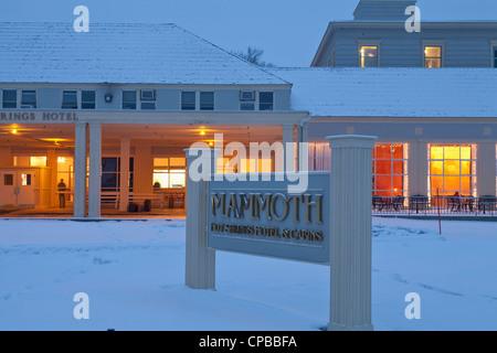 Mammoth Hot Springs Hotel, hiver, Yellowstone NP, WY Banque D'Images