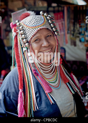 Femme Akha hill tribu du nord de la Thaïlande. La province de Chiang Mai. Les gens de la Thaïlande rurale S.E. L'Asie. Les tribus des collines Banque D'Images