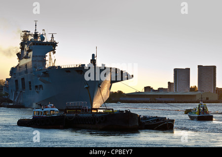 "HMS Ocean' de la Marine royale, l'affichage à Greenwich - Londres 2012 Banque D'Images