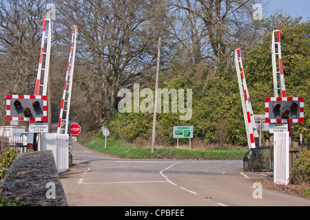 Les avions de passage à niveau à l'extérieur de la station Eggesford Barnstaple Devon sur la ligne d'Exeter UK Banque D'Images