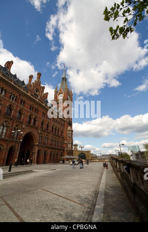 La tour de l'horloge à St Pancras International Station, London Banque D'Images