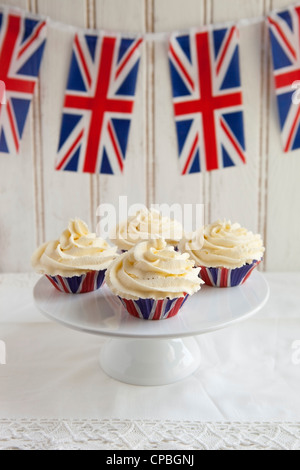 Union Jack cupcakes pour célébrer le Jubilé de diamant Banque D'Images