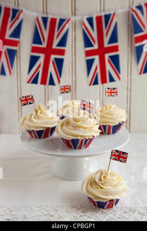 Union Jack cupcakes pour célébrer le Jubilé de diamant Banque D'Images