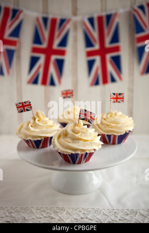 Union Jack cupcakes pour célébrer le Jubilé de diamant Banque D'Images