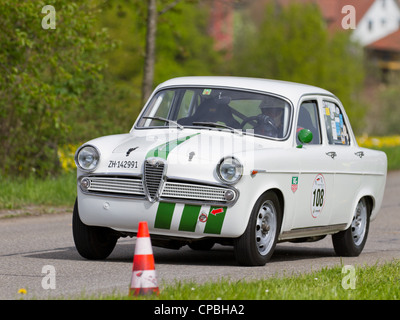 Course de voitures de tourisme Vintage Alfa Romeo Giulietta TI de 1961 au Grand Prix de Mutschellen, SUI le Avril 29, 2012. Banque D'Images