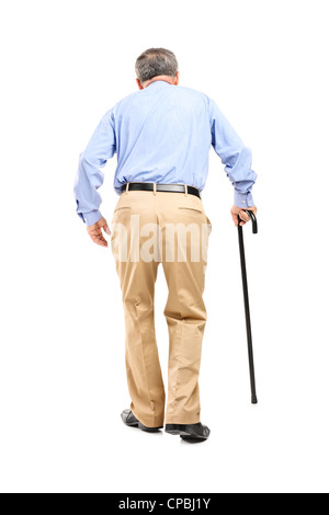 Full Length portrait of a senior man walking canne isolé sur fond blanc Banque D'Images