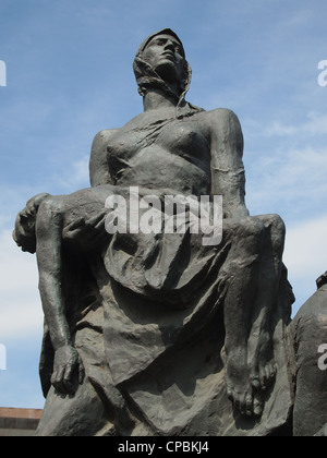 Monument aux défenseurs héroïques de Léningrad à la place de la victoire à Saint Petersburg, Russie Banque D'Images