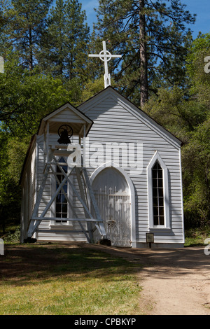 La vue de face de l'église catholique St Johns à la découverte d'or Marshall State Historic Park en Californie Coloma Banque D'Images