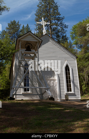 La vue de face de l'église catholique St Johns à la découverte d'or Marshall State Historic Park en Californie Coloma Banque D'Images