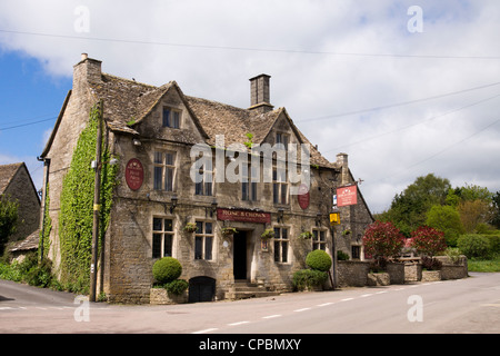 Nympsfield dans les Cotswolds Gloucestershire. Rose and Crown Pub. Banque D'Images