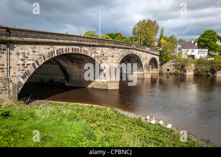 Walton supérieur permettant à la A6 sur la rivière Ribble, à la frontière de Preston avec Walton le Dale. Banque D'Images