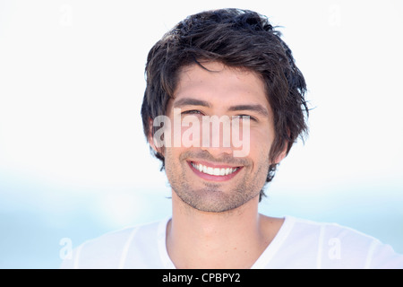 Portrait de jeune homme rayonnant Banque D'Images