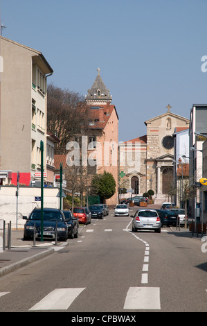 Scène de rue à Boulevard Baron du Marais Sainte Foy les Lyon France Banque D'Images