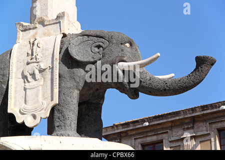 Statue de l'éléphant, construit en pierre de lave, symbole de Catane, Sicile, Italie Banque D'Images