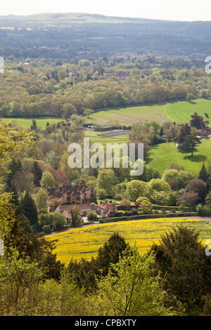 Village de cintres Ashford raide au-dessus du village vue Banque D'Images