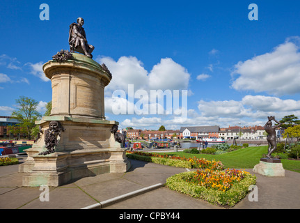 Statue en bronze de William Shakespeare dans un parc de Stratford-upon-Avon Warwickshire Angleterre UK GB EU Europe Banque D'Images