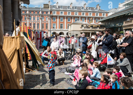 Punch & Judy montre à Covent Garden, Londres, Angleterre. Banque D'Images