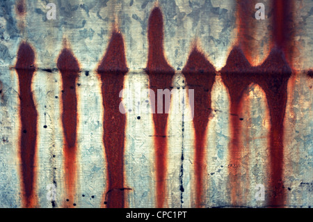 Des traces de rouille sur une plaque de métal. Banque D'Images