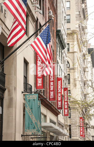 Façade de la nouvelle école et le magazine Forbes Galleries, Fifth Avenue, NYC Banque D'Images