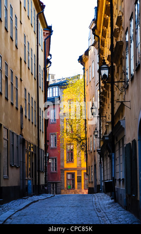 Ruelle avec ses maisons colorées dans une vieille ville Banque D'Images