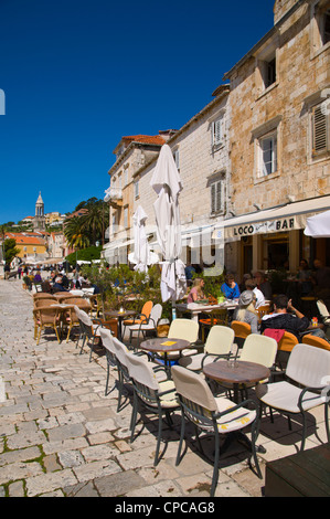 Terrasse de café Trg Svetog , place principale la ville de Hvar Hvar Island Dalmatie Croatie Europe Banque D'Images